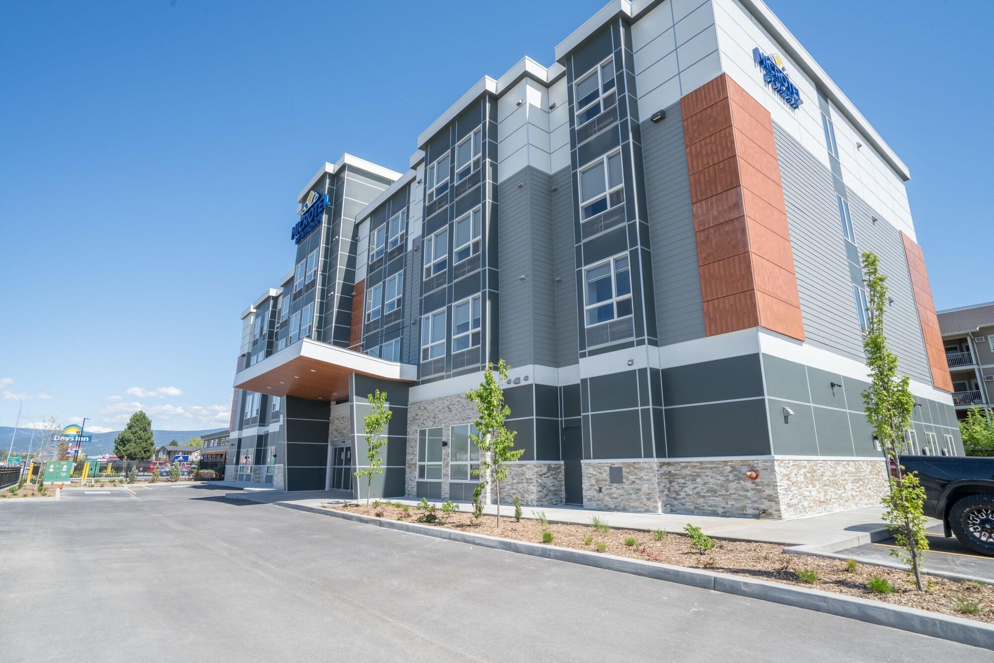 Microtel Inn & Suites By Wyndham Kelowna Exterior photo